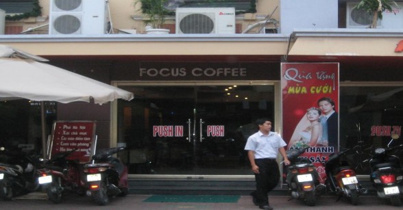 Phía trước cửa nhà hàng 4 một số hình ảnh đồ uống mới Đồ uống Focus 6