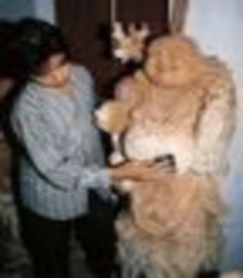 Nghệ nhân Đông Giao đang mải miết với những sản phẩm của mình Sản phẩm 8