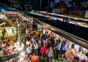 Hình 05 Khu ẩm thực Rubik Hình 06 Du khách tham gia chế biến ẩm thực trong tour 5