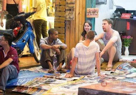 Hình 06 Du khách tham gia chế biến ẩm thực trong tour Âm thực Hình 08 Bánh 7