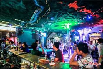 Nguồn Website DMZ Bar Không gian tầng 2 với phong cách thiết kế theo kiểu nhà 1