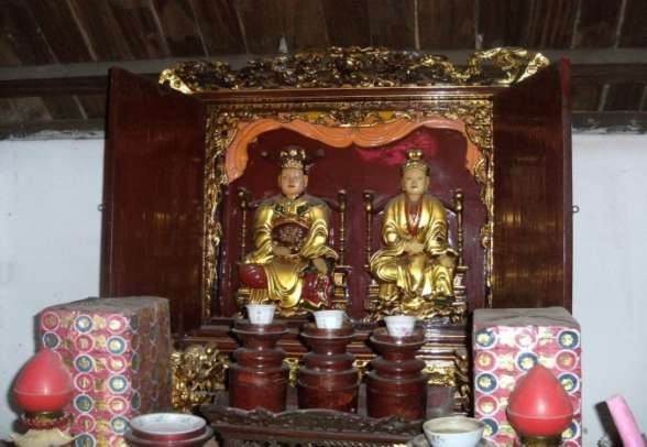 Tượng nhị vị tổ sư ca trù trong khám Bốn chữ đại tự SINH TỪ TỰ 10