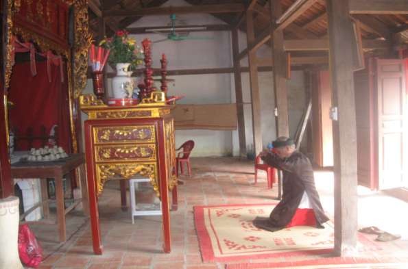 Làm lễ ở nhà thờ ca công nhân ngày giỗ tổ Ca trù mồng 6 tháng Tư Điệu 12