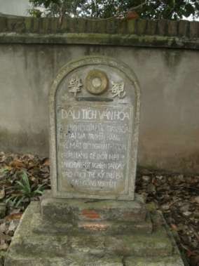 Bút nghiên của đức Thánh Cả Cổng làng Lỗ Khê Nhà bia sau đình Lỗ Khê Đình 4