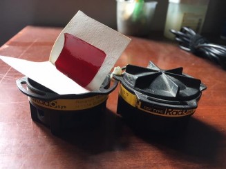 Hình 2 7 Cặp hộp đựng phim detector vết hạt nhân CR39 Thiết bị đo vết RADUET 6