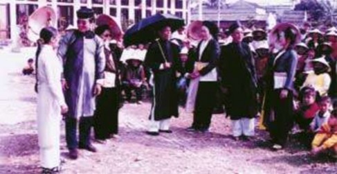 Ảnh 6 Hát Đúm Ảnh 7 Chùa Lâm Động Ảnh 8 Ban thờ Tổ chùa Lôi Động 6