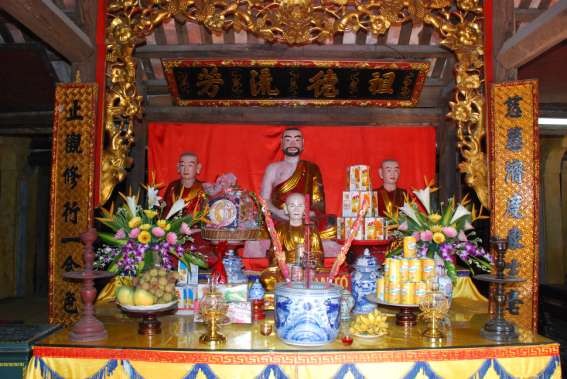 Ảnh 8 Ban thờ Tổ chùa Lôi Động 8