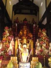 Gian thờ tại chùa đền Hoà Liễu tượng hoàng hậu Vũ Thị Ngọc Toàn tại 2