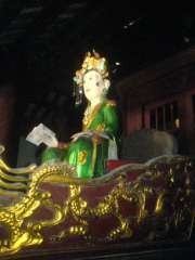 Gian thờ tại chùa đền Hoà Liễu tượng hoàng hậu Vũ Thị Ngọc Toàn tại 4