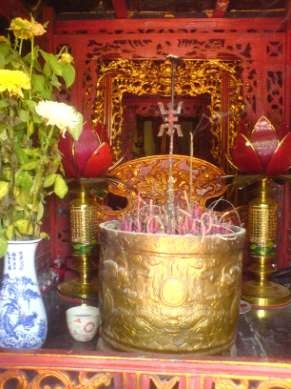 Gian thờ các quan họ Mạc Rùa đội bia và bể Mạc Chùa Văn Hoà Tượng gian 10