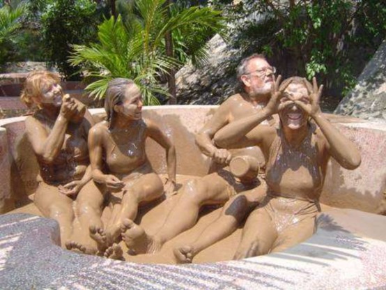 Hình 1 Tắm bùn ở suối khoáng nóng Tiên Lãng Hình 2 Khu du lịch Cát Bà Hình 3 1