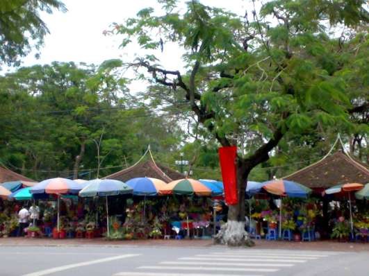 Hình 6 Tượng đài Nữ tướng Lê Chân Hình 5 Quán hoa Hình 6 Tượng đài Nữ 5