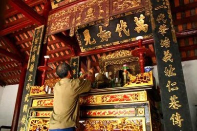 Bàn thở tổ tiên của người dân làng Diềm – Bắc Ninh Sinh hoạt trong ngôi nhà 5