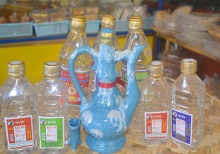 Rượu Bàu Đá Nguồn www vietnamtourism com Bánh hồng Nguồn www dulich vnexpress net 3