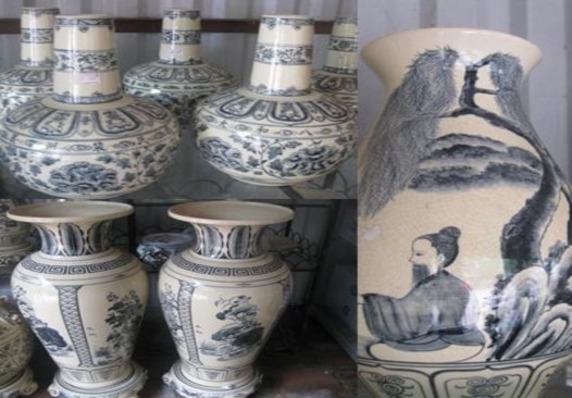 Những đặc sản địa phương và sản phẩm gốm Chu Đậu được bày bán ở Khu 10