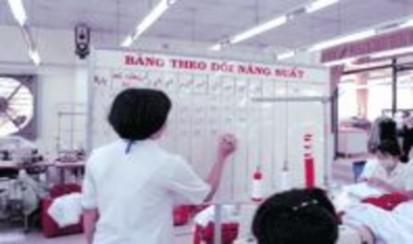 Bảng ghi năng suất tại xưởng may sẽ được thay thế bằng hệ thống giám sát 1