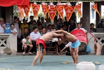 Đấu vật trong hội làng Đình Bản Chùa Tiêu Lễ hội chém lợn Hội Lim Đền 2