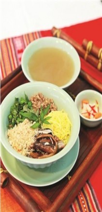 Bún thang lươn Chè sen long nhãn 6 1 10