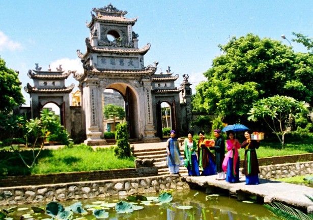 Chùa Chuông 3 Lễ hội đền Mẫu Văn Miếu Xích Đằng 4 Hồ Bán Nguyệt Mùa hoa 4