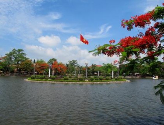 Hồ Bán Nguyệt Mùa hoa nhãn 5 Thu hoạch nhãn Bún thang lươn Chè sen long nhãn 6 1 7