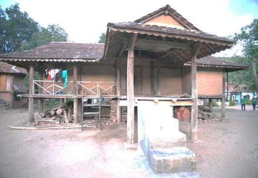 Ảnh 14 Nhà của đồng bào dân tộc Bana tại thôn Kon L’lor được giữ nguyên 10