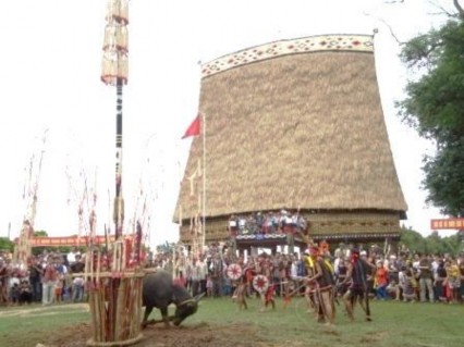 Ảnh 19 Lễ hội nhà rông Bahnar – Kon Tum 05 02 2014 Nguồn Sở Văn hóa – Thể 14