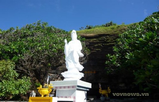 Chùa Hang Chùa Đục Hang Câu 6