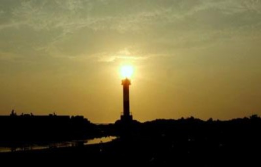 Ngọn hải đăng Biển Lý Sơn Tượng đài đội Hoàng Sa kiêm quản Bắc Hải và 2