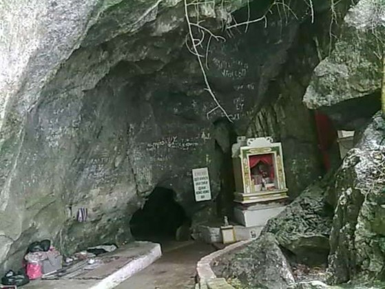 Hang Họng Voi Nhà dừng chân của khách du lịch Đền Hang Chùa Bụt Mọc Hang Già 4