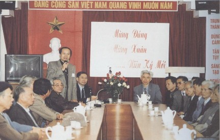 Hình 17 Lễ gặp mặt các cán bộ hưu trí của Công ty Tem nhân dịp đầu năm 1