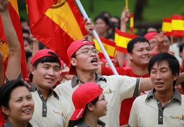 Ông Lê Hồng Minh – Tổng giám đốc VNG trong buổi dã ngoại với nhân viên công 1