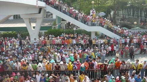 Hàng chục ngàn công nhân tham gia đình công tại công ty cổ phần TNHH Pouchen Việt 1