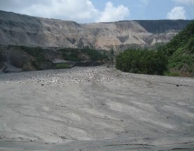 Hình 1 6 Xói lở các tầng thải từ mức 200÷ 60 m gây bồi lấp mặt bằng 58 2