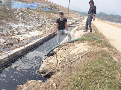 Hình A 1 Lấy mẫu nước rỉ rác tại BCL Nam Sơn a Hệ thí nghiệm không đệm 1