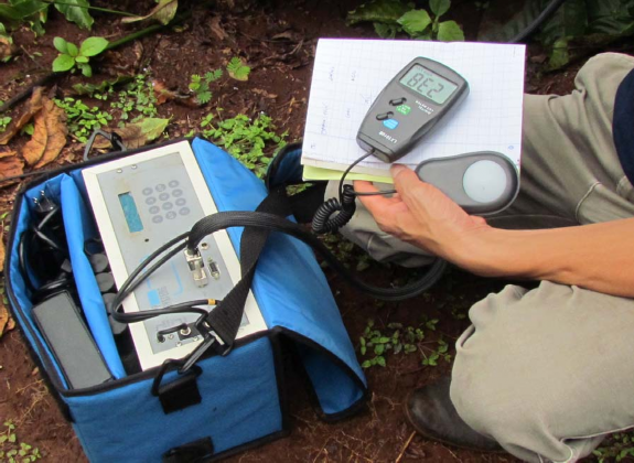 PHỤ LUC 2 MỘT SỐ HÌNH ẢNH PHÂN TÍCH MẪU ĐẤT LÁ TRONG PHÒNG THÍ NGHIỆM Phụ 7