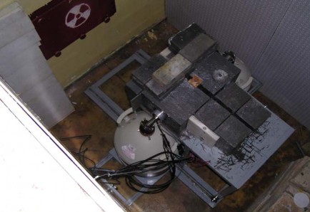 Hình 2 4 Hệ giá đỡ và che chắn bảo vệ cho các đetectơ Thiết kế này giúp 1