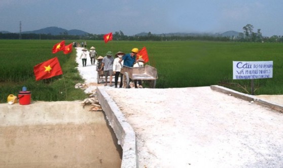 Hình ảnh 4 3 Phụ nữ và nhân dân thôn Nham Kênh xã Thanh Nghị huyện Thanh Liêm 2