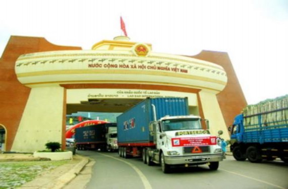 Hàng hóa được vận chuyển qua cửa khẩu quốc tế Lao Bảo Cửa khẩu ĐENSAVAN 1