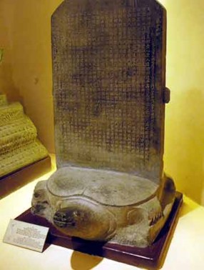 Bia Linh Xứng và bia chùa Báo Ân thời Lý trưng bày ở Bảo tàng Lịch sử Quốc 12