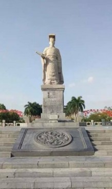 Tượng đài Lý Thái Tổ tại Thành phố Bắc Ninh Ảnh NCS chụp tháng 02 2017 Chùa 2