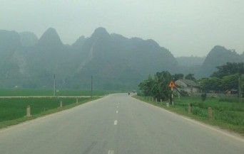 Bố A là một nhà địa chất Vào một ngày nghỉ bố đưa A cùng gia đình ra 9