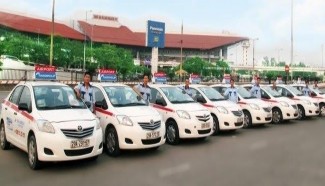 Vào thời gian cao điểm khi mà nhiều máy bay hạ cánh nhu cầu khách đi lại 1