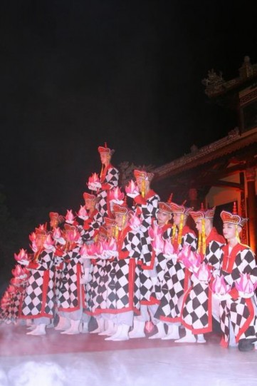 Múa chồng bình 1