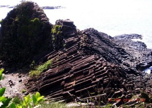 Hình 3 11 Các dạng thế nằm phản ánh nhiều giai đoạn phun trào của bazan gành 2