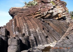 Hình 3 11 Các dạng thế nằm phản ánh nhiều giai đoạn phun trào của bazan gành 3