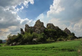 Sa thạch màu ám khói ở gành đá Hòa Thắng ảnh Nguyễn Hữu Xuân Granit ở Hòn 11