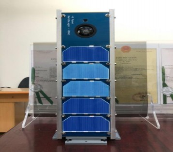 Hình 4 18a Mô hình vệ tinh được sử dụng trong mô phỏng Hình 4 18b Mô hình vệ 2