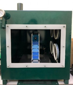 Hình 4 18b Mô hình vệ tinh được đặt vào hệ mô phỏng chân không Luận án 3