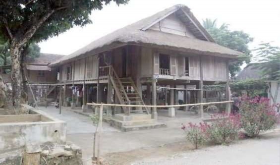 Nhà sàn người Thái Cô gái Thái bên khung dệt Mâm cỗ của người Thái 6