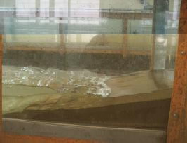 a Tạo nước nhảy tại mô hình b Một mặt cắt ướt điển hình Hình 3 29 Một 11